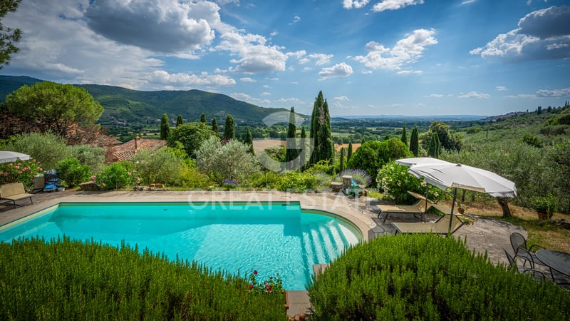 House in Castiglion Fiorentino - view 1