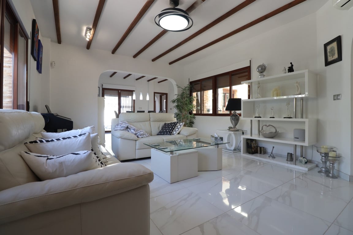Villa in Formentera de Segura - Image 3