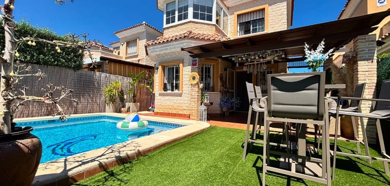 House in Guardamar del Segura - view 1
