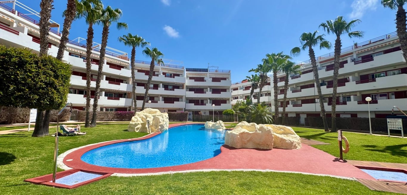 Apartment in Punta Prima - Image 2