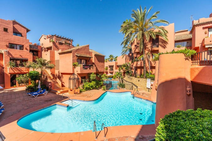Apartment in Elviria - view 1