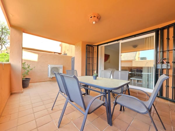 Apartment in Elviria - view 1