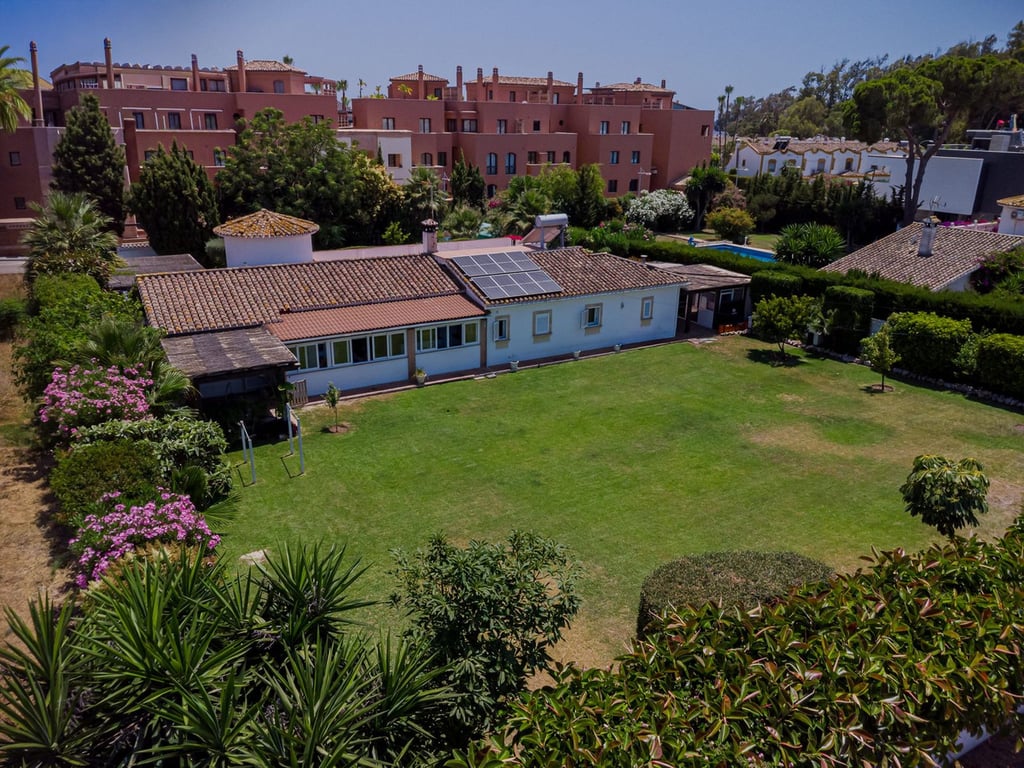 Villa in San Pedro de Alcantara - Image 2