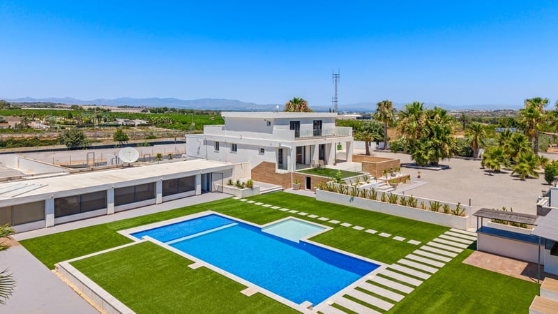 House in Los Montesinos - view 1