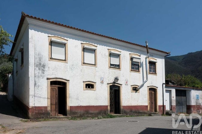 House in Lousa - view 1