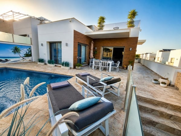 Villa in San Miguel de Salinas - view 1