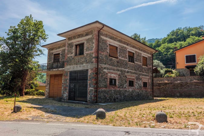 House in Villa Basilica - view 1