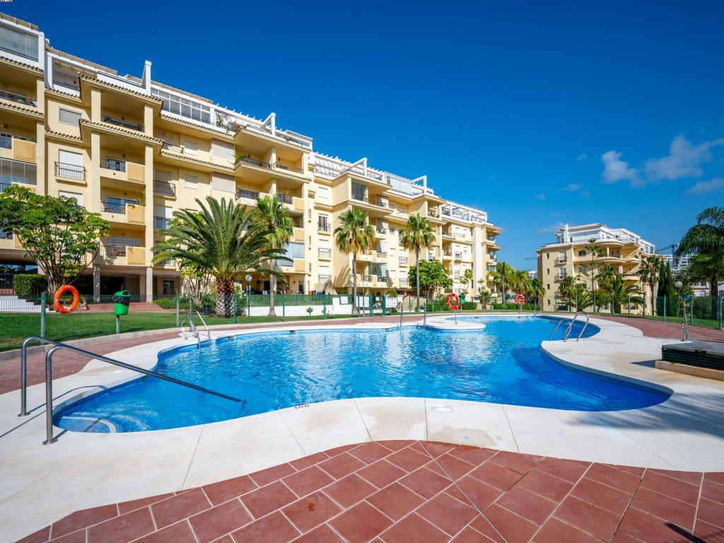 Apartment in La Cala De Mijas - Image 2