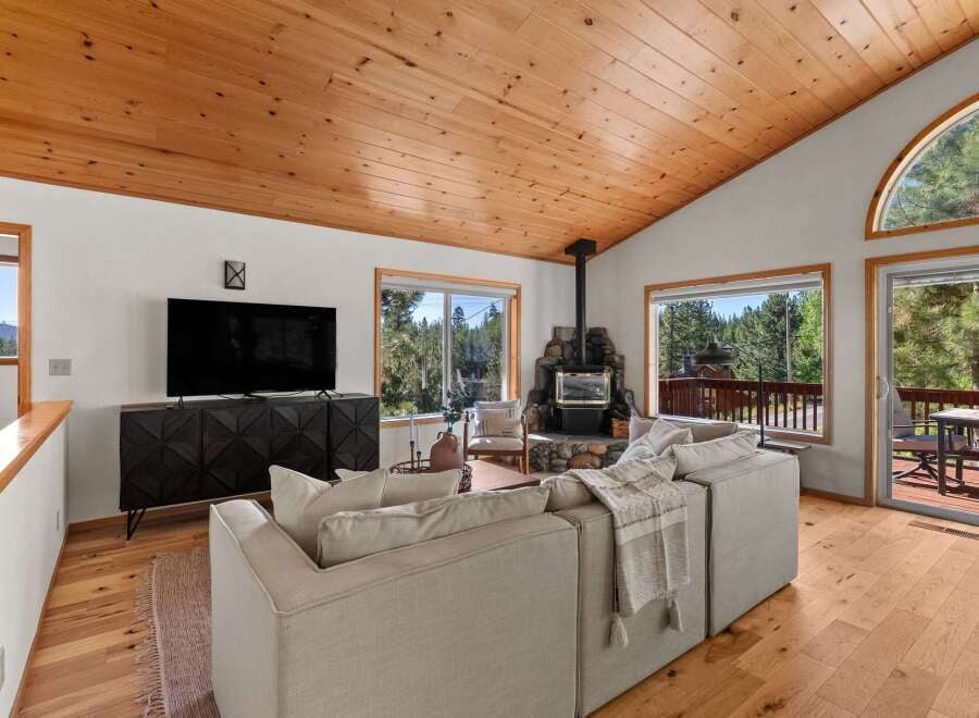 House in Truckee - Image 5