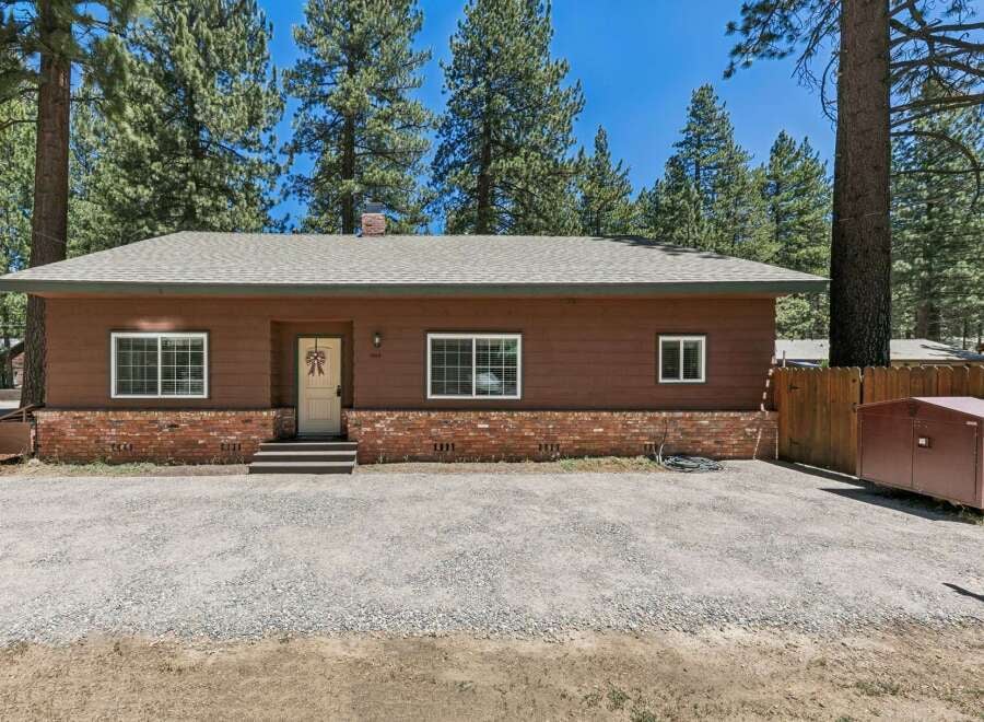 House in Stateline - Image 3