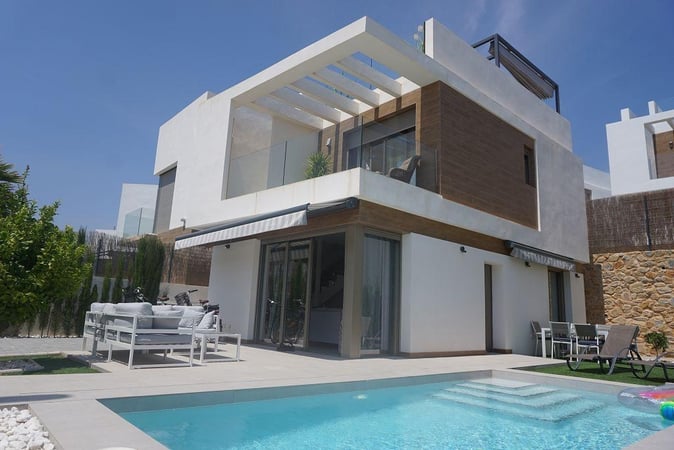Villa in Villamartin - view 1