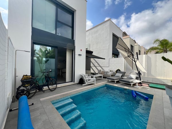 Villa in Villamartin - view 1