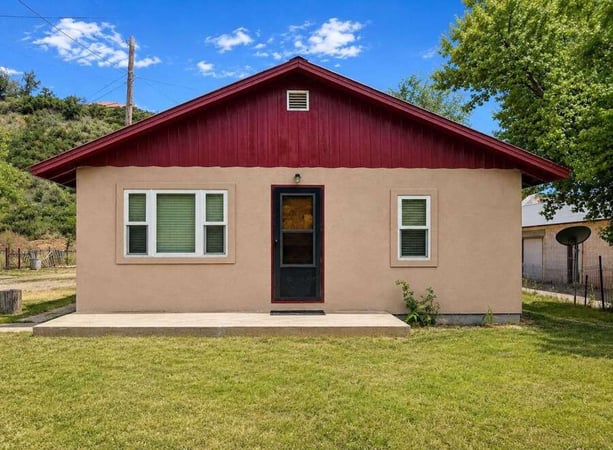 House in La Plata County - view 1