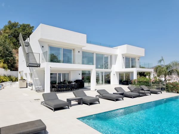 Villa in Artola - view 1