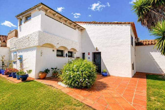 House in Estepona - view 1