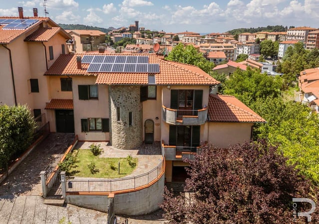 Villa in Arcidosso - view 1