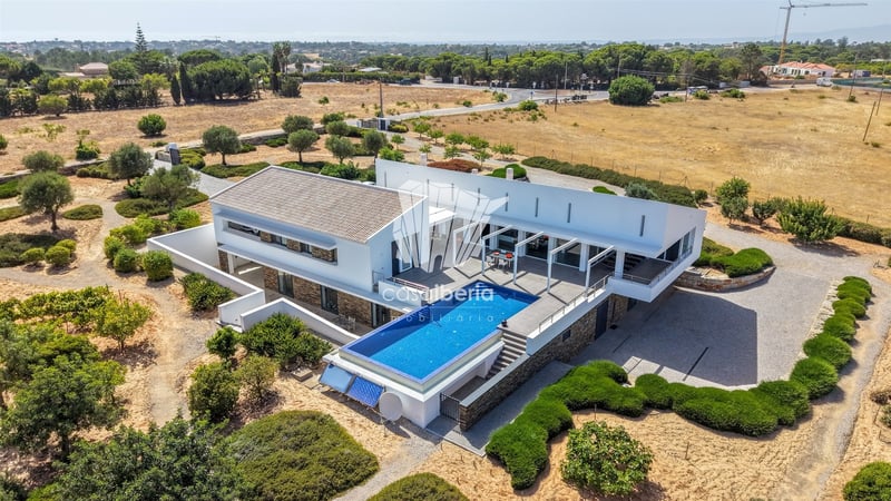 House in Lagoa - view 1