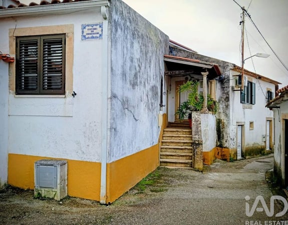 House in Alem da Ribeira - view 1