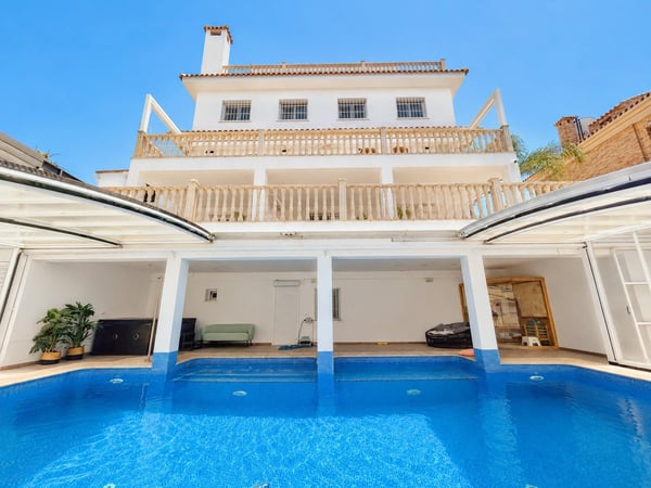 Villa in Dehesa de Campoamor - view 1