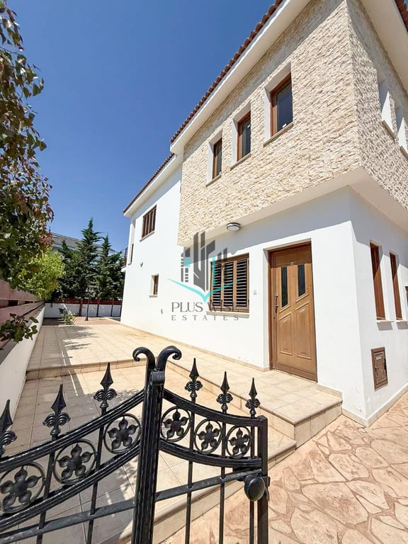 Villa in Pyla - Image 3