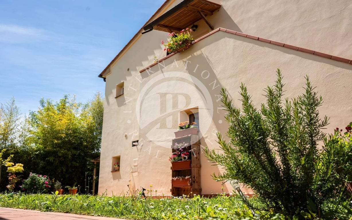 Villa in Volterra - Image 2
