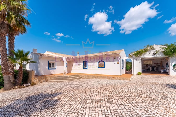 Villa in Sargacal - view 1