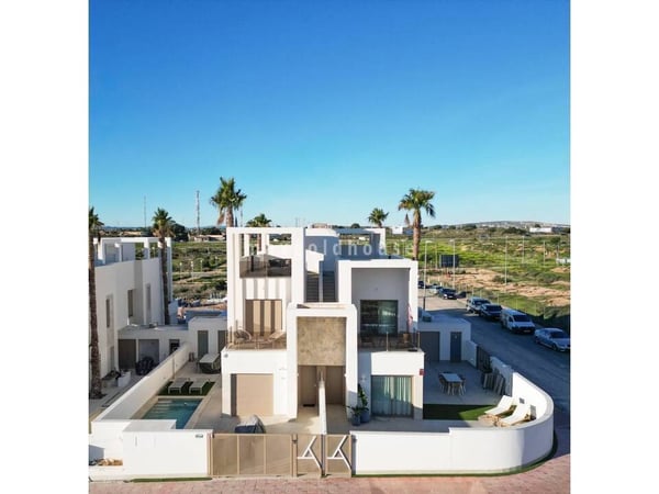 House in Los Alcazares - view 1