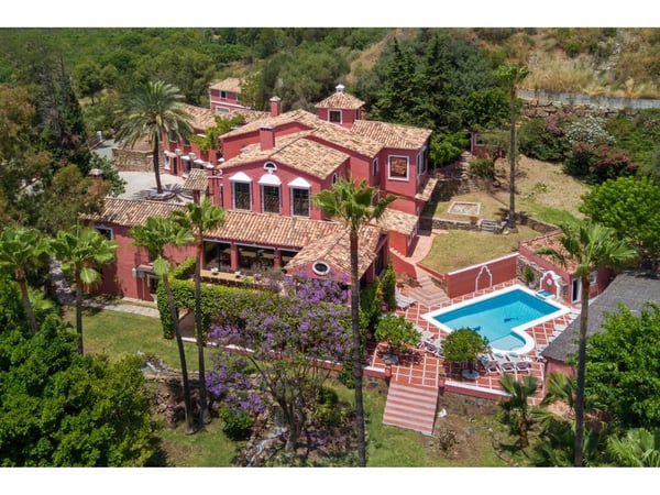 House in Benahavis - view 1
