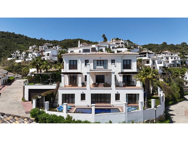 House in Benahavis - view 1