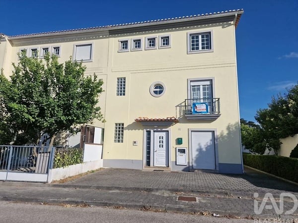 House in Bombarral - view 1