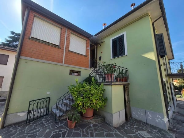House in Castelnuovo di Garfagnana - view 1