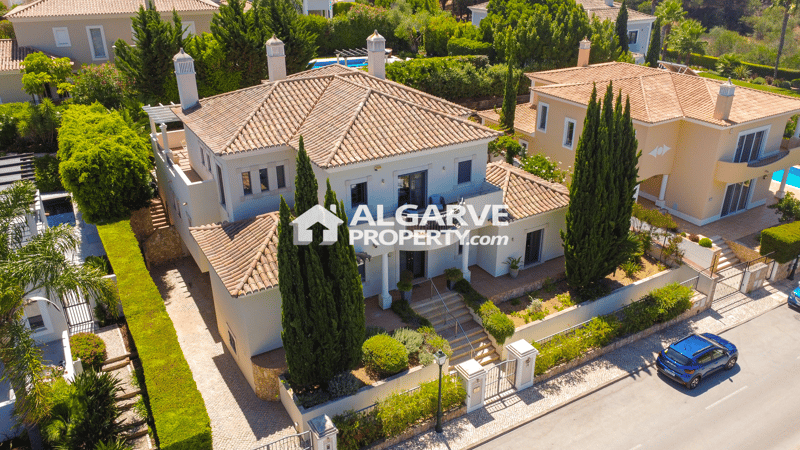 Villa in Almancil - view 1