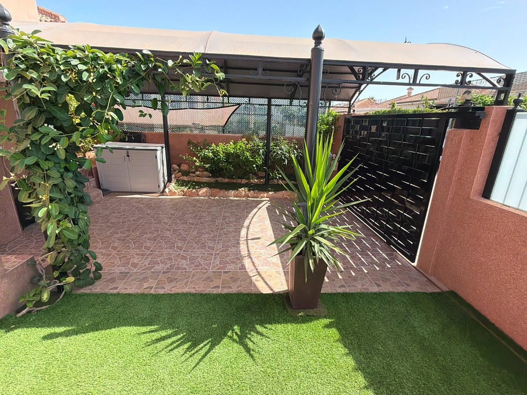 Villa in Los Montesinos - Image 2