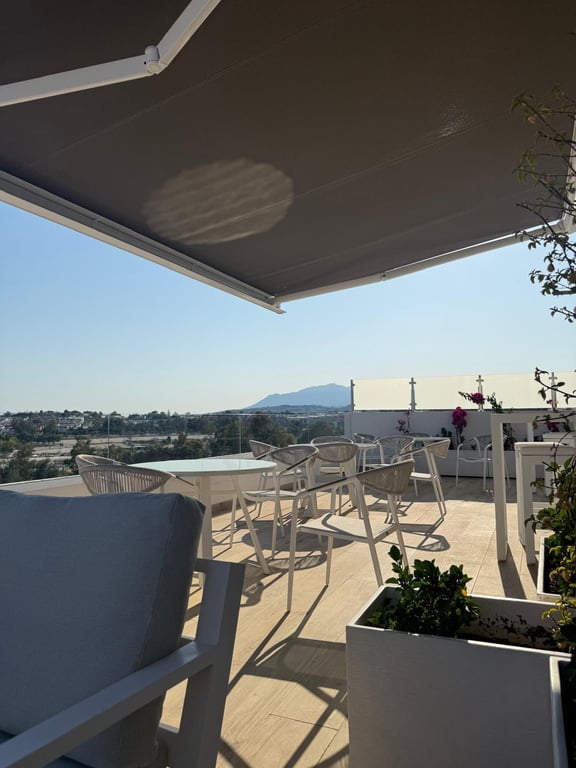 Apartment in Nueva Andalucia - Image 2