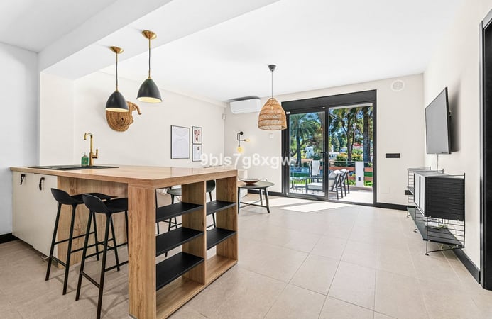 Apartment in Nueva Andalucia - view 1