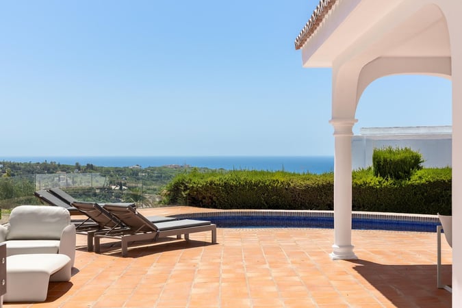 Villa in Elviria - view 1