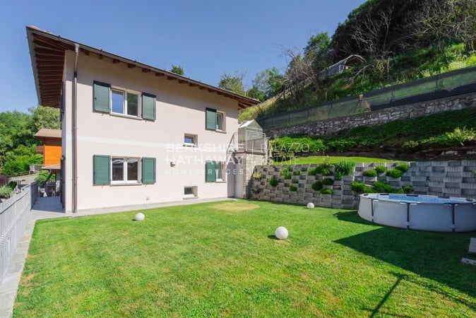 Villa in Blessagno - view 1