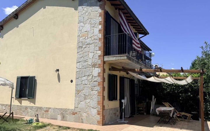House in Borghetto - view 1