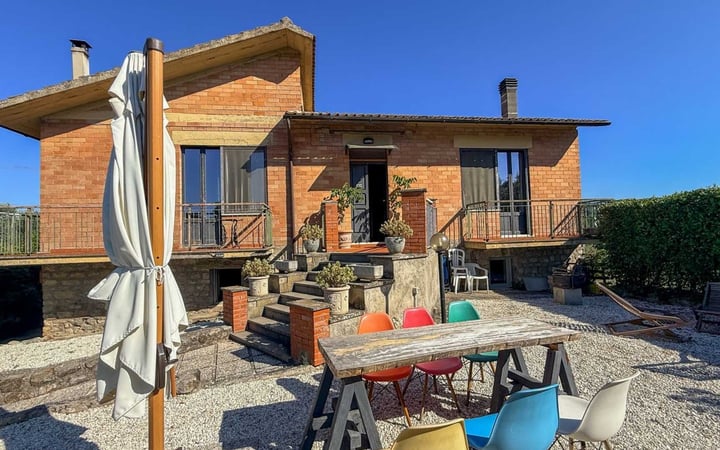 House in San Lorenzo - view 1