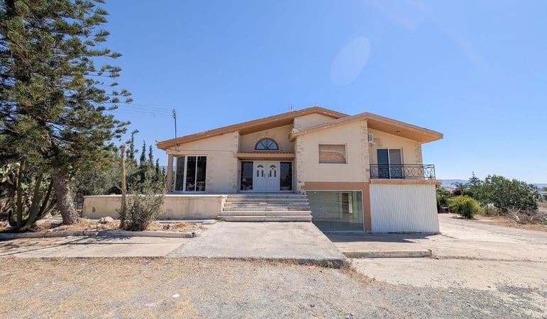 House in Parekklisha - view 1