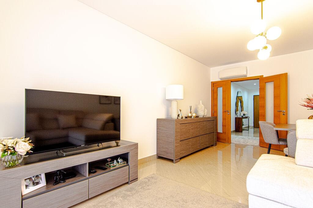 Apartment in Quarteira - Image 2