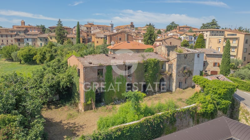 House in Chiusi - view 1