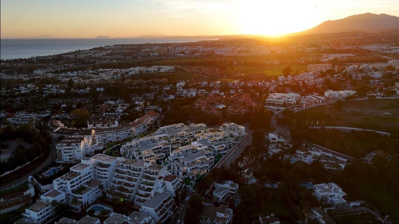 Apartment in Marbella - Image 2