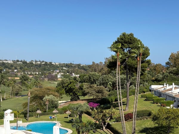 Apartment in Nueva Andalucia - view 1