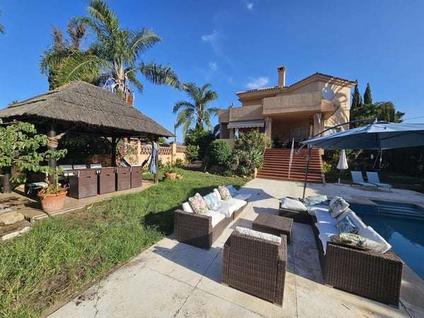 Villa in Nueva Andalucia - view 1