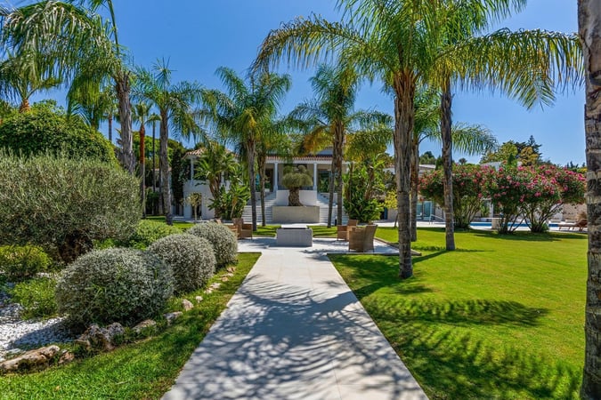Villa in Marbella - view 1