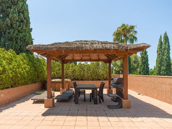 Apartment in Nueva Andalucia - view 1