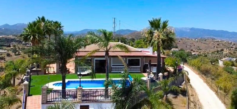 Apartment in Coin - view 1