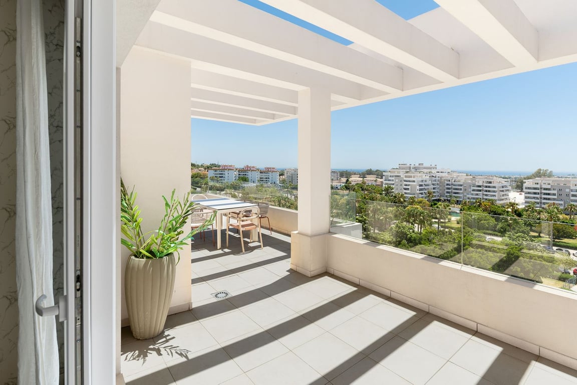Penthouse in Nueva Andalucia - Image 3