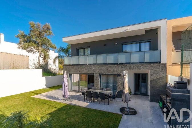House in Vale da Rosa - view 1
